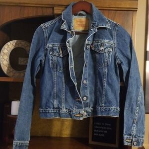 Levis ladies jean trucker